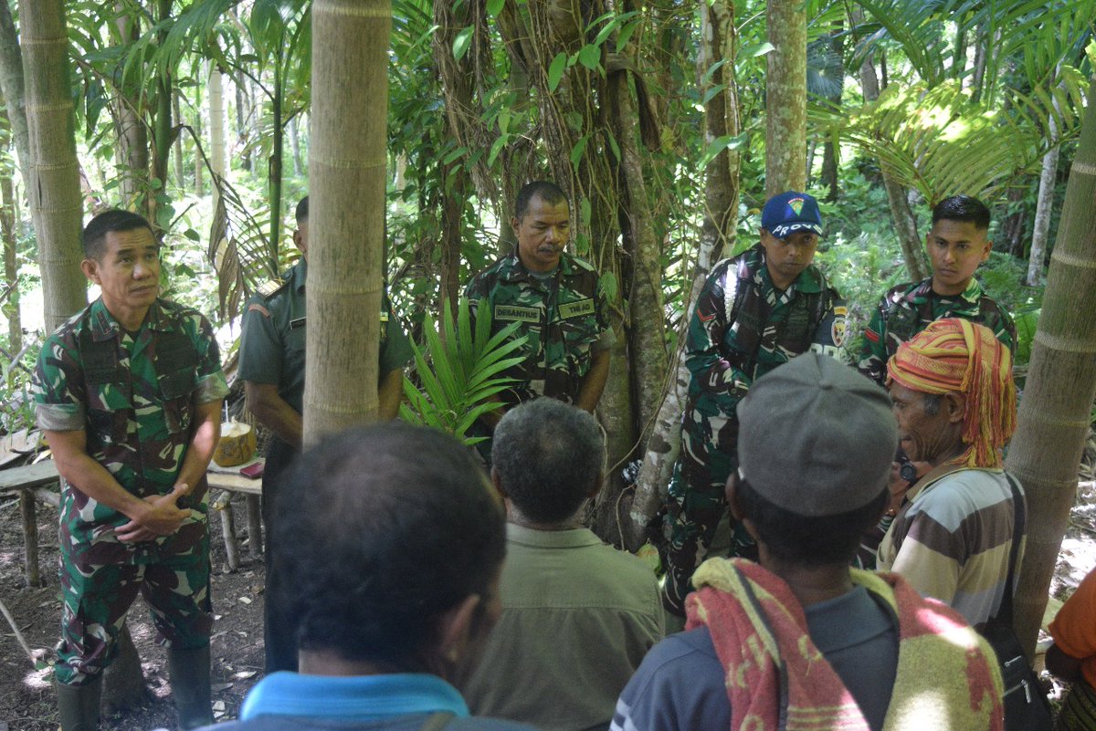 purnayata34630's tweet image. Mengatasi kesulitan rakyat di sekelilingnya, Dandim 1621/TTS serahkan pompa hidram Bantuan TNI AD di desa Taiftob 

#pendim 1621/tts#