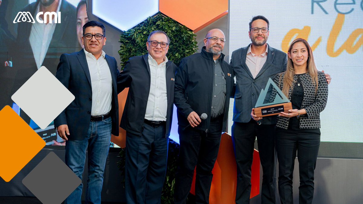 CMICorporacion's tweet photo. Culminamos con éxito el #PaLanteSummit2024 🧡✨🙌🏻 Reconociendo el compromiso de nuestros aliados estratégicos; como la excelencia operativa, innovación, tecnología entre otros 🙌🏻.

Los proveedores ganadores de cada categoría fueron:

Excelencia operativa: Bunge
Colaboración: Olmeca
Innovación: Operadores Nacionales
Tecnología: Microsoft
Desarrollo Sostenible: Electron Power, S.A. y Puma
Proveedor especializado: Cajas Plegadizas, Cushman & Wakerfield y SAP
Proveedor nuevo del año:  Distribution Market Advantage
Reconocimiento de trayectoria: Fogel y Bühler
Proveedor del año: Disagro

Así mismo, realizamos la entrega de $221,348.75 a Fundación Ayuvi, donación recaudada gracias a la confianza y participación de nuestros proveedores en el evento✨.

Conoce más de nuestro #SummitDeProveedores2024 aquí: https://t.co/56IlqUOmcS

#CrecemosJuntos #SomosCMI