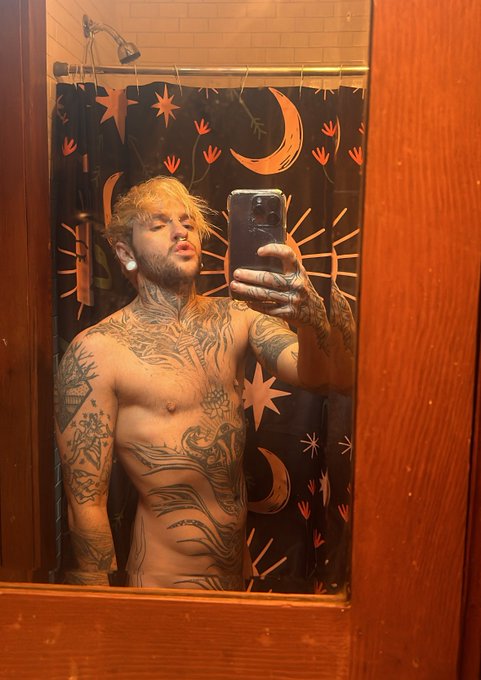 daddy vibes ? https://t.co/WjX75sDyn8