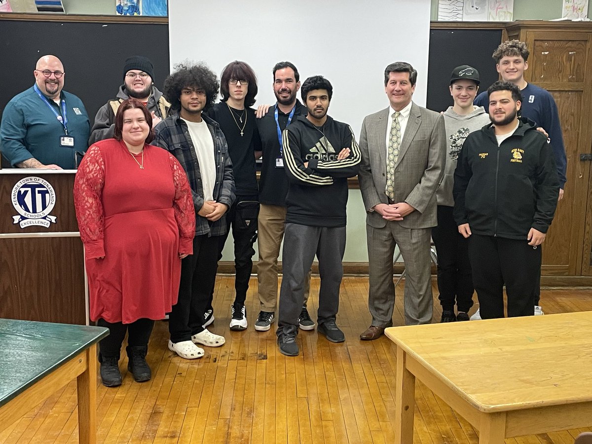 markpoloncarz's tweet photo. Thank you to the members of the Ken-Ton School District Big Picture Class for welcoming me today to discuss how local government plays an important role in almost every facet of our lives. Good luck the rest of the year with your studies! https://t.co/dOGO6pMcMk