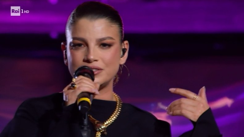 MeryDambrosio's tweet photo. Io ho finito le parole. Sono davvero in apnea con te, il modo in cui ti mangi il palco mi toglie davvero il respiro sei una leonessa Artista umile senza filtri 
Anima speciale, sono fiera tanto fiera di te @MarroneEmma ❤ #Apnea #sanremo2024 #codice7 https://t.co/ABaQLykDIV
