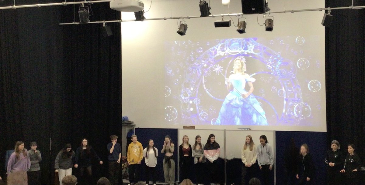 St Mary's pupils have had a great afternoon with members of the <a href="/WICKED_Musical/">Wicked the Musical</a> team today; singing, moving and getting some tips for our wellbeing too!

Thanks @EncoreHereford for organising!

<a href="/StMarysRCHigh_/">St Mary's RC High School</a>  #teamstmarys