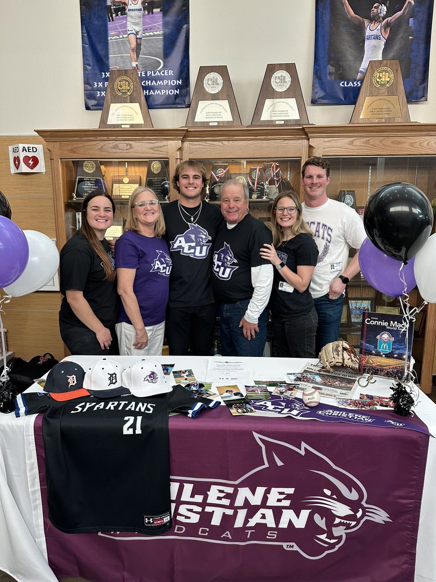 zach_applegate11 tweet media