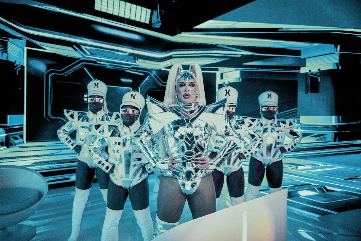 bondedagg's tweet photo. GLORIA GROOVE — MODO XUXA 🛸 https://t.co/K1mOpYqgsV