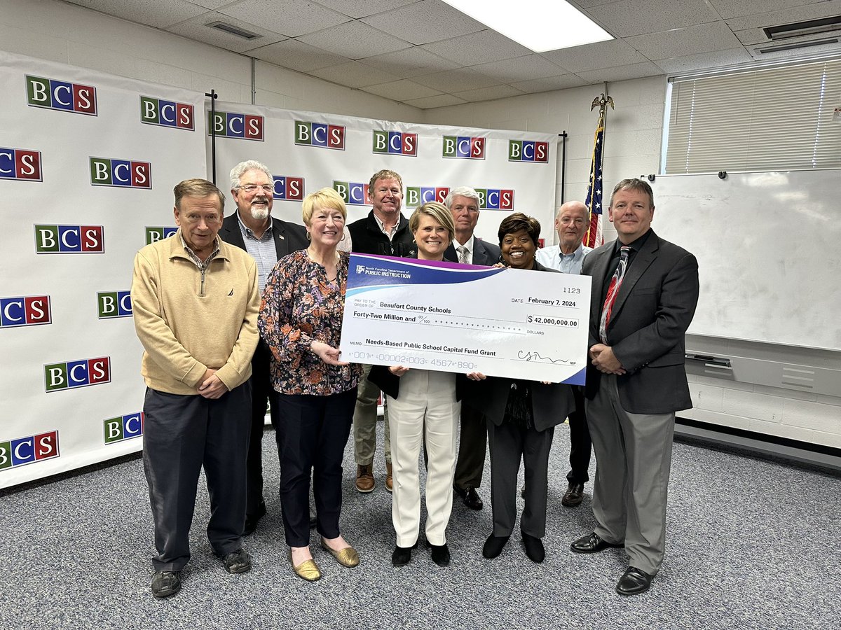 CTruittEdu's tweet image. Wrapped up a great day for @ncpublicschools by awarding a grant to @BeaufortCoSchNC with @RepKidwell &amp;amp; @CheezSupe!

Replacing two 50+ year old buildings, the new Washington Elementary School will serve nearly 1,000 pre-k through third grade students in a modern facility with