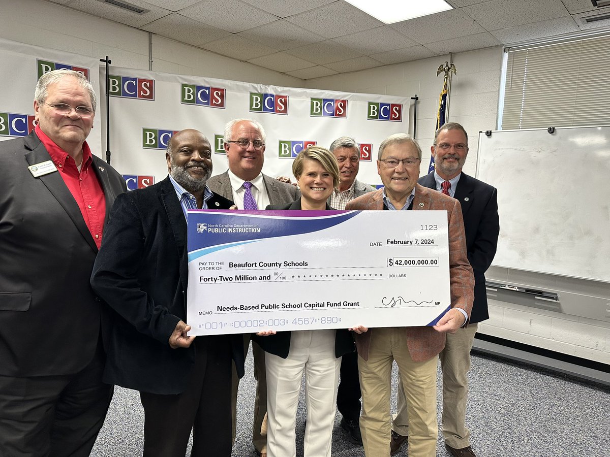 CTruittEdu's tweet image. Wrapped up a great day for @ncpublicschools by awarding a grant to @BeaufortCoSchNC with @RepKidwell &amp;amp; @CheezSupe!

Replacing two 50+ year old buildings, the new Washington Elementary School will serve nearly 1,000 pre-k through third grade students in a modern facility with