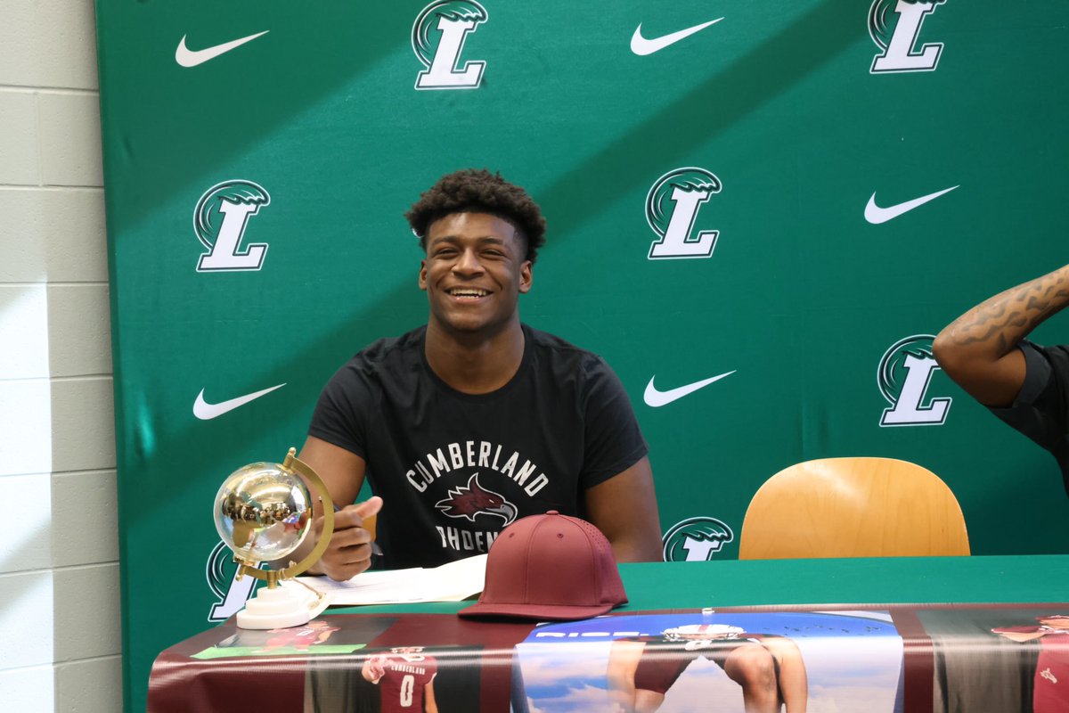 Hood_Coaching's tweet photo. We are super proud for Nick Davis (Cumberland) and Chris Burge (UAB) as they sign to continue their football careers. Well done!!! GO LEEDS #TheDeepEnd https://t.co/3pa5mQ7FAZ