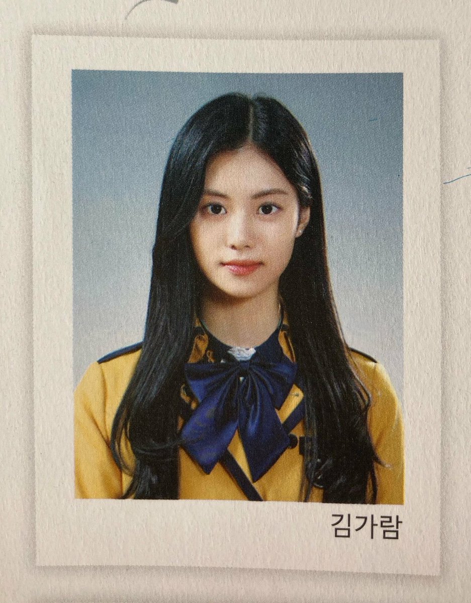 Art_place22's tweet photo. All 4 of Kim Garam's Graduation photos without a watermark 🤍

Edited by Art_place22
#GradDayGaram 
#졸업_축하해_가람아 
#KIMGARAM #김가람 https://t.co/vzCtPLWHLb