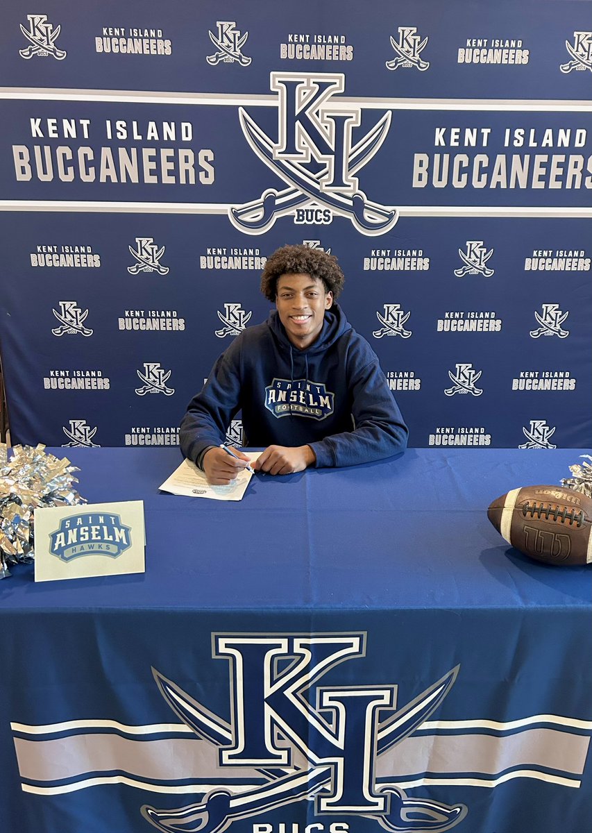 lloyd_price24's tweet photo. Blessed!! I officially signed my NLI and joined the Hilltop Family at St A’s 💙🩶. Thank you to all the coaches for believing in me. Now let’s work !!! Next 4!! #BCM @STAHawksFB 
@CoachJoeAdam @CoachBraine @TheHonorableUno @CoachPriceFerg @coach_jonke @Coach_Bick @CoachFlawless1 https://t.co/ULZ6KPo5Ox