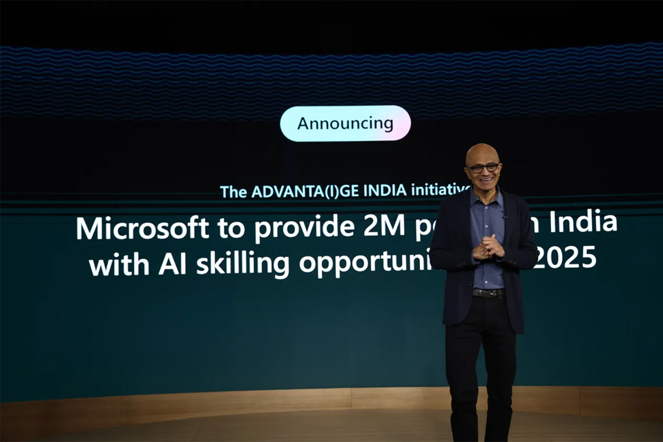 AkingateGroup's tweet photo. A selection of global tech news.

Apple Foldable Iphone | Keep Your Art Out Of AI Generators | Battery-Powered Doorbell With 3D Motion | Fitbit AI Fitness | Microsoft 2M Indians AI Training

More: https://t.co/cV2esfGnsA 

#AI #apple #foldablephone #art #aigenerator #fitbitAI https://t.co/CHIhNfTuNN