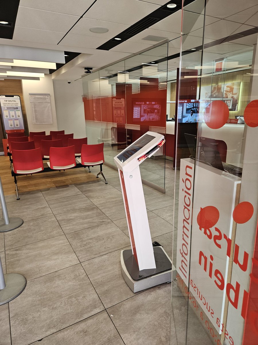 cecygt's tweet photo. @SantanderMx muy bien en tu sucursal Holbein solo hay un cajero para hacer depósitos, mismo que no acepta depósitos y la sucursal vacía y no nos dejan hacer el deposito en ventanilla https://t.co/ynxfyVy2nF