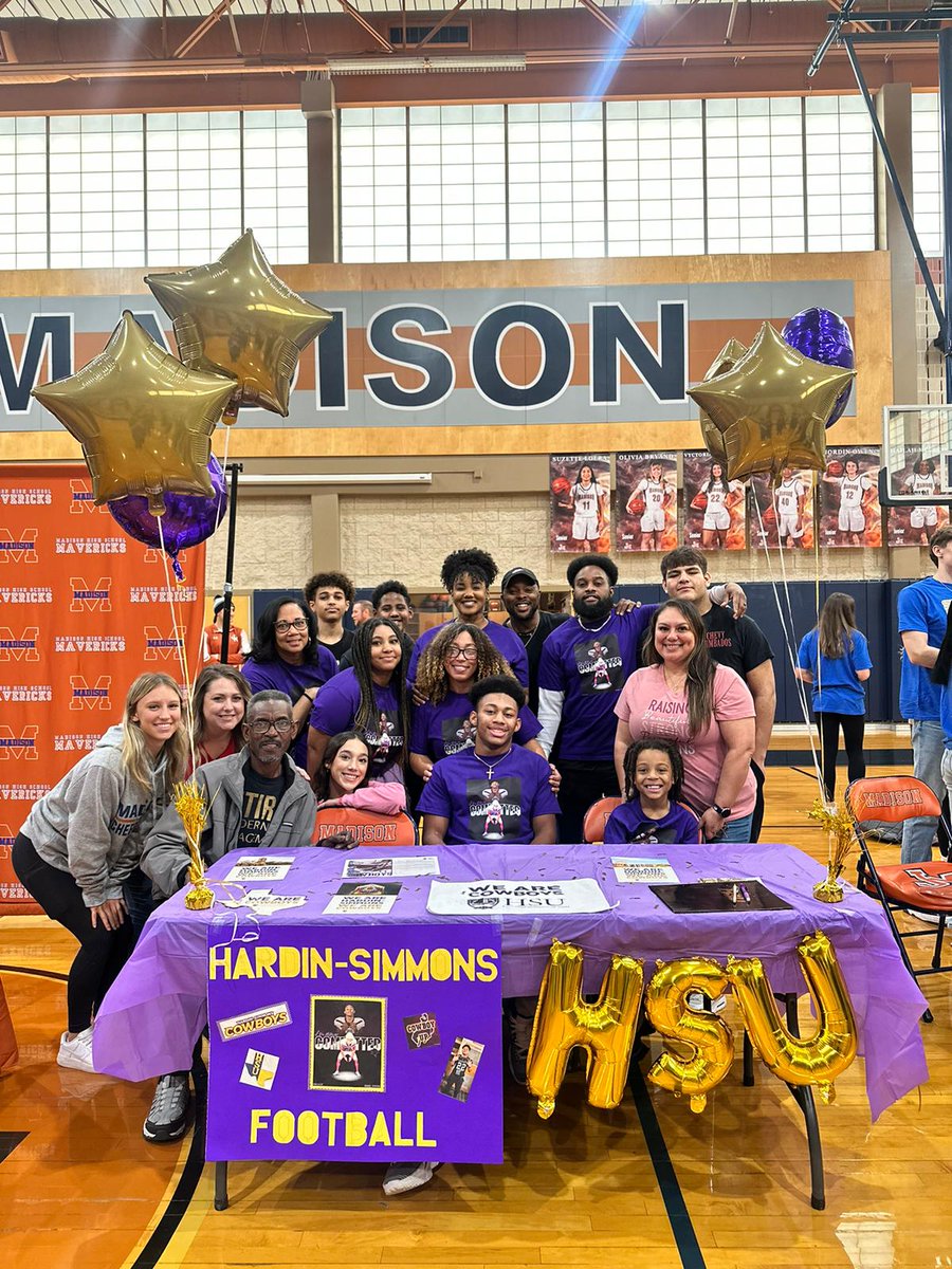 JVonMcDonald1's tweet photo. I want to thank my family and coaches @BKellogg_JR @JMadison_FB  @jm_mavs @TheProgram2015 for believing in me and GtG🙏🏽 for allowing me to get an education while playing the game I love. @HSUCowboys @BurlesonHSU
@HSUAthletics #HOOYAH I'm committed https://t.co/CokwM0OVRa