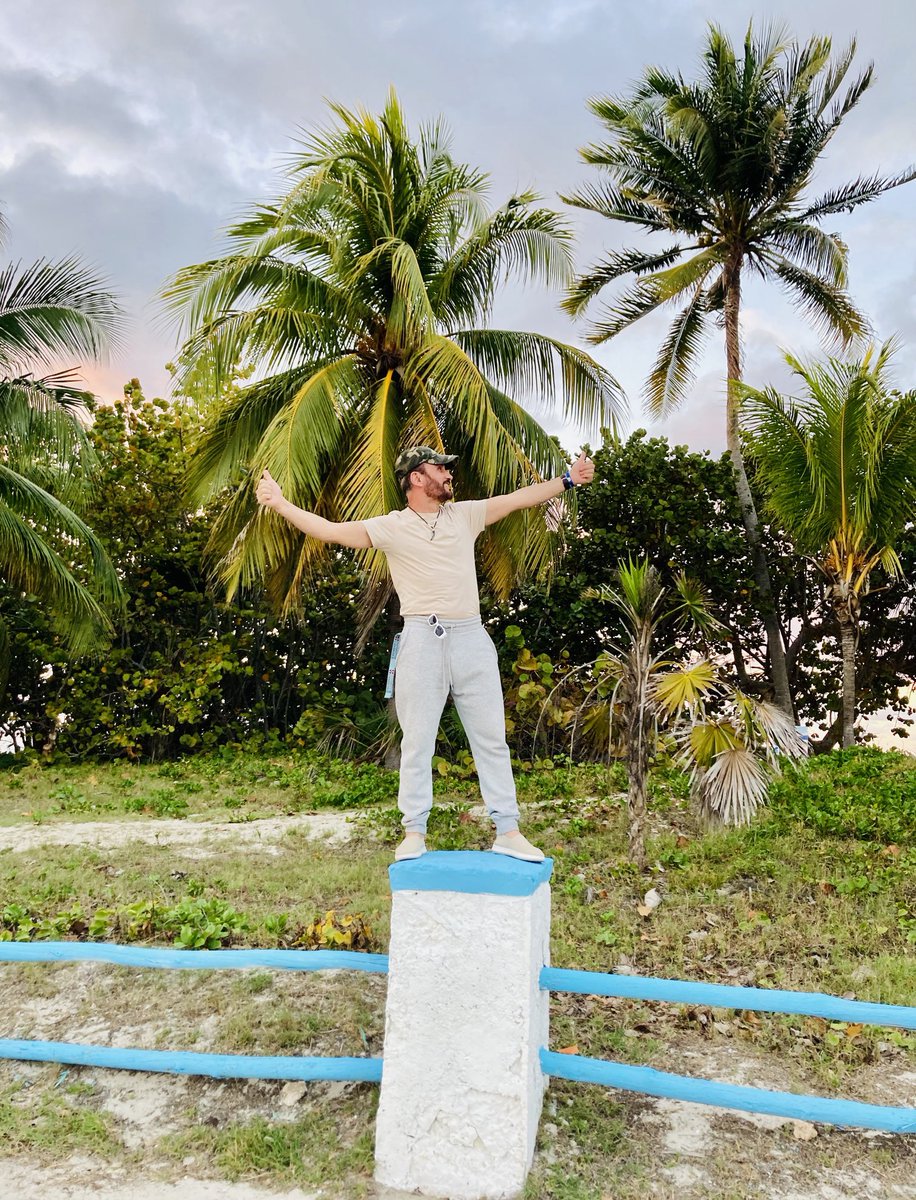 Poet_Moglica's tweet image. 📚 I heard tomorrow is my birthday! 😘❤️

#Birthday #Aquarius #8February #fyp #SixWordStory #ElliottMoglica #Writer #Poet #Teacher #Soldier #CanLit #Author #Ontario #Canada 🇨🇦🌎