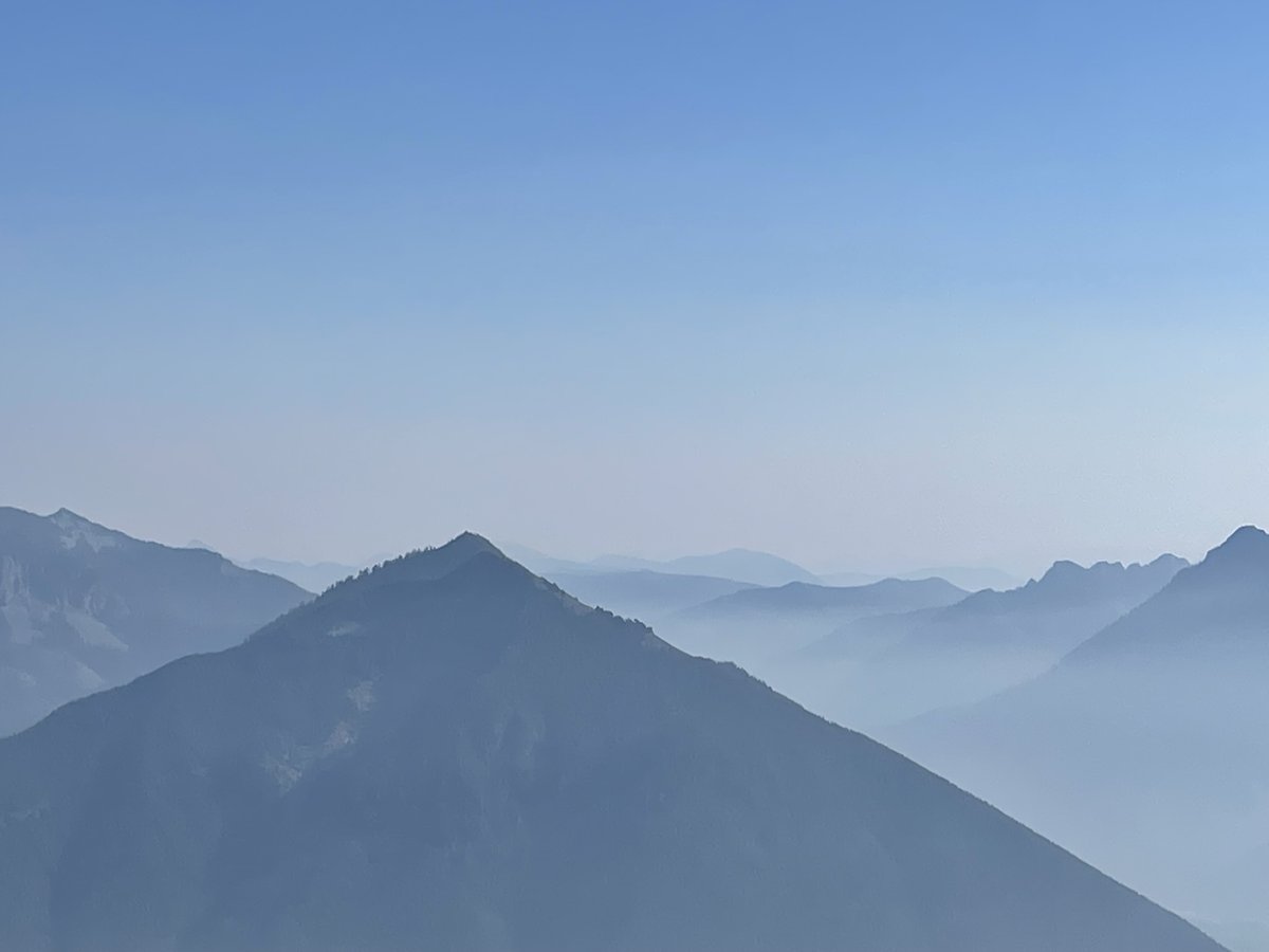 runmountainrace's tweet photo. We're at @PatagoniaSea for first Running Up For Air Night on February 8th @ 7pm raising awareness to need of clean air. Climatologist @joejoezz speaks on current and future PNW climate, @wa_conservation gives actions points and short doc film. Photos of bad air in PNW fire season https://t.co/oYIIKLcLtB