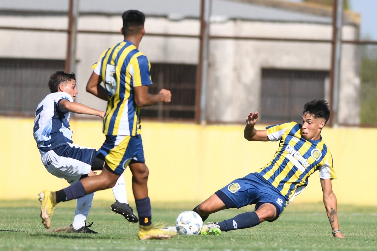 ¡¡¡GANÓ ROSARIO CENTRAAAL!!!

El Canalla derrotó 4-0 a <a href="/CSIRoficial/">Independiente Rivadavia</a> con goles de Duarte, Bonesso, Ponce y  Pedro García.

#VamosLosPibes 💪🏽🇺🇦