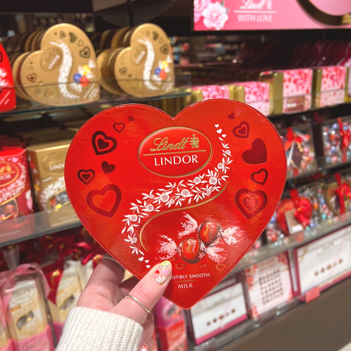 Share the love this Valentine's Day with the ultimate gift for a chocolate lover at @LindtUK – we guarantee this will go down a treat! 💝 #TrinityLeeds #ValentinesDay