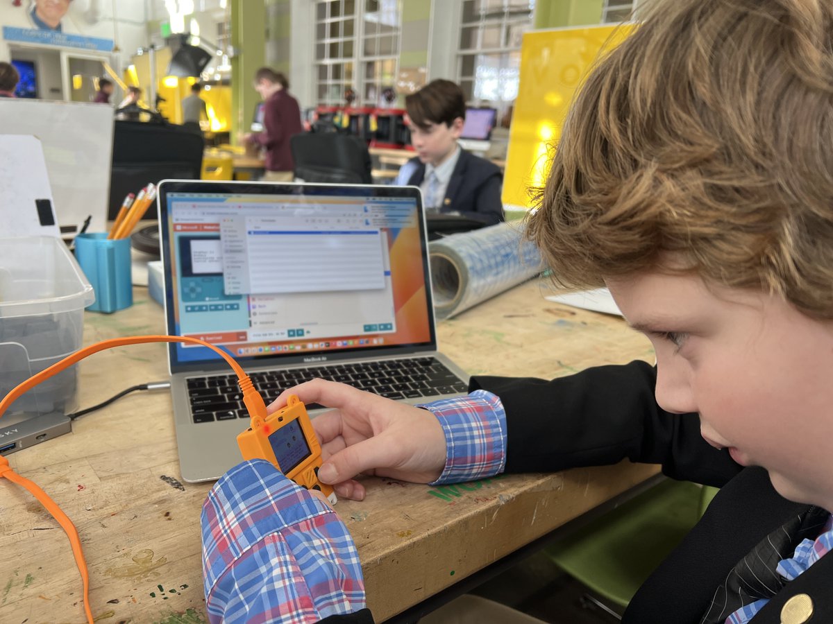 FessyiLab's tweet image. Ben successfully got his custom coded video game, designed with @MSMakeCode up and running on the meobit this morning in Middle Makers! #learntocode #videogamedesign #makered #makerspace #programming