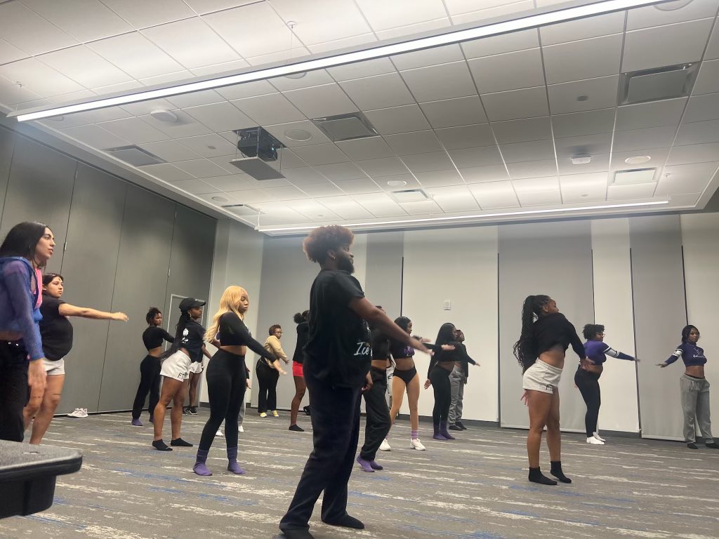 EnviousDance's tweet photo. We would like to thank everyone for coming out to our workshop yesterday and a special thanks to Fade to Black for having us!! Y'all looked great &amp; we hope everyone had a great time!💜🤍 https://t.co/8AEk2c957S