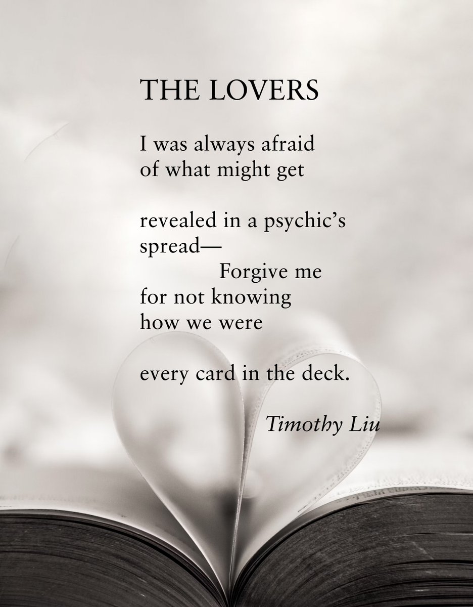 This week on #ThePoetrySpace_ with <a href="/Katie_Dozier/">KHD</a>, we're talking about love poems. We covered this topic last year, but want to dig a little deeper.

What makes a great love poem, and what are some of your favorites? Please share in this thread! 1/x