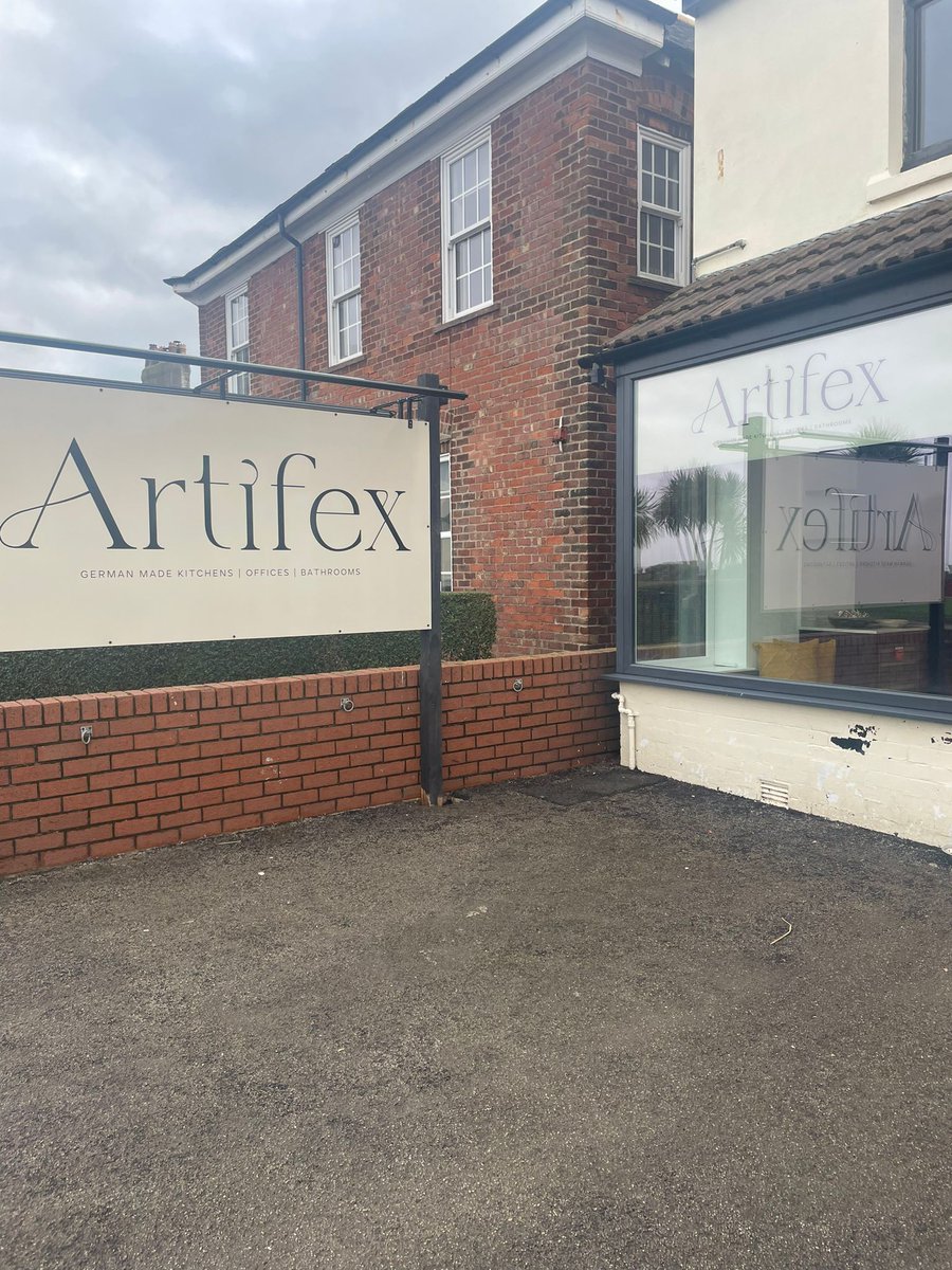 HDL_Trade's tweet photo. We're excited to support the Artifex showroom launch! Impeccable kitchen designs paired with delicious sandwiches made it a truly successful event. Huge thanks to Artifex for the invite and the tasty bites! 🥪 😇 

#kitchendesign #showroom #kitchenremodel #construction https://t.co/Li54Rs6XhQ
