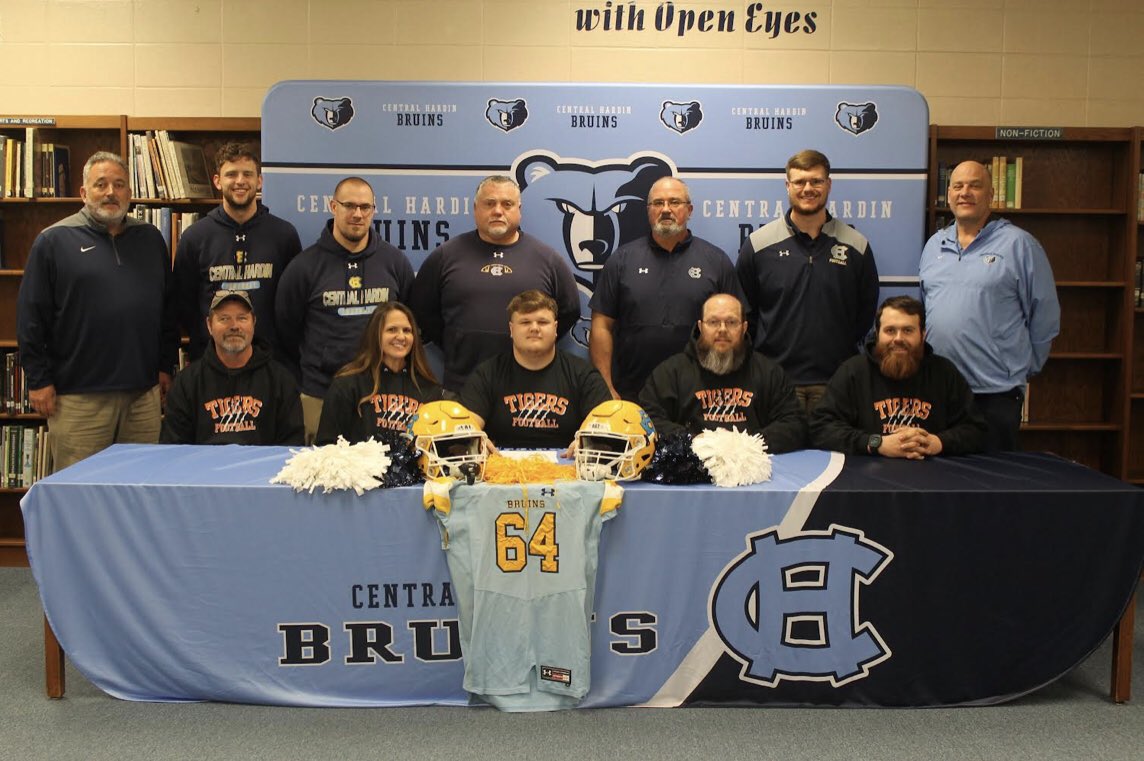 Congrats to Tucker Walters for signing with <a href="/Gtown_Football/">Georgetown College Football</a>