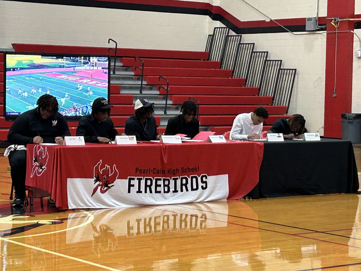 15 PC Firebirds signed!🖊️
6+ Colleges/Universities represented🏈
3.0 GPA Collectively🍎 
State Champions🏆
1 School…🏫
PEARL-COHN HIGH SCHOOL📍
<a href="/MiriamHarring14/">Miriam Harrington, Ed.D</a> <a href="/MetroSchools/">Metro Schools</a> <a href="/PearlCohnFB/">Pearl-Cohn FireBirds</a> <a href="/marknorth16/">Mark North</a> #WeArePearlCohn #ExcellenceLivesHere