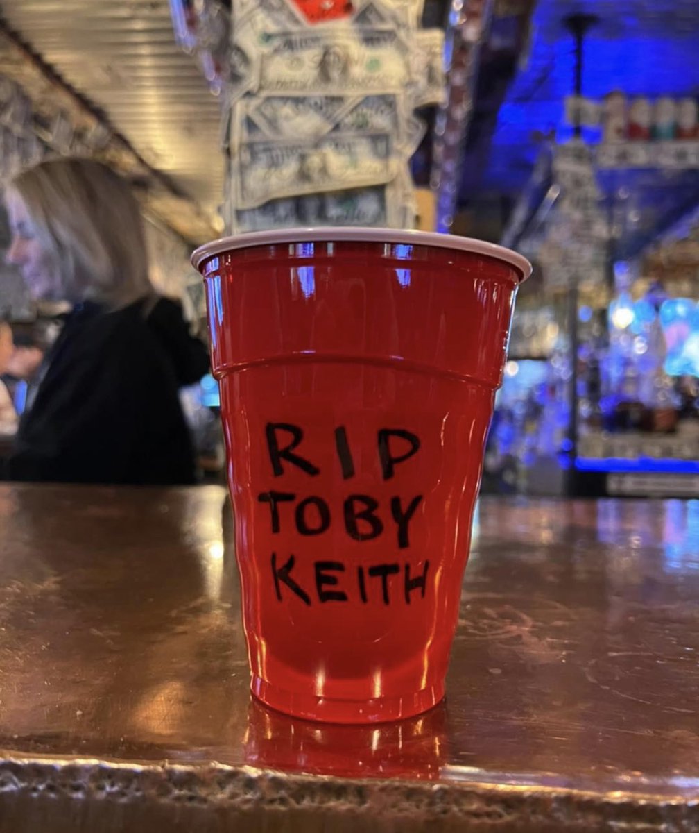 Cheers 🍻 #tobykeithrip #TobyKeith #RedSoloCup