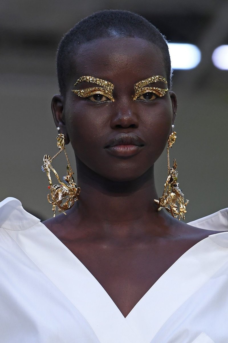 PHEAUXCOUTURE's tweet photo. Makeup by Pat McGrath on Adut Akech for Valentino ss20 https://t.co/qtHNqCWwez