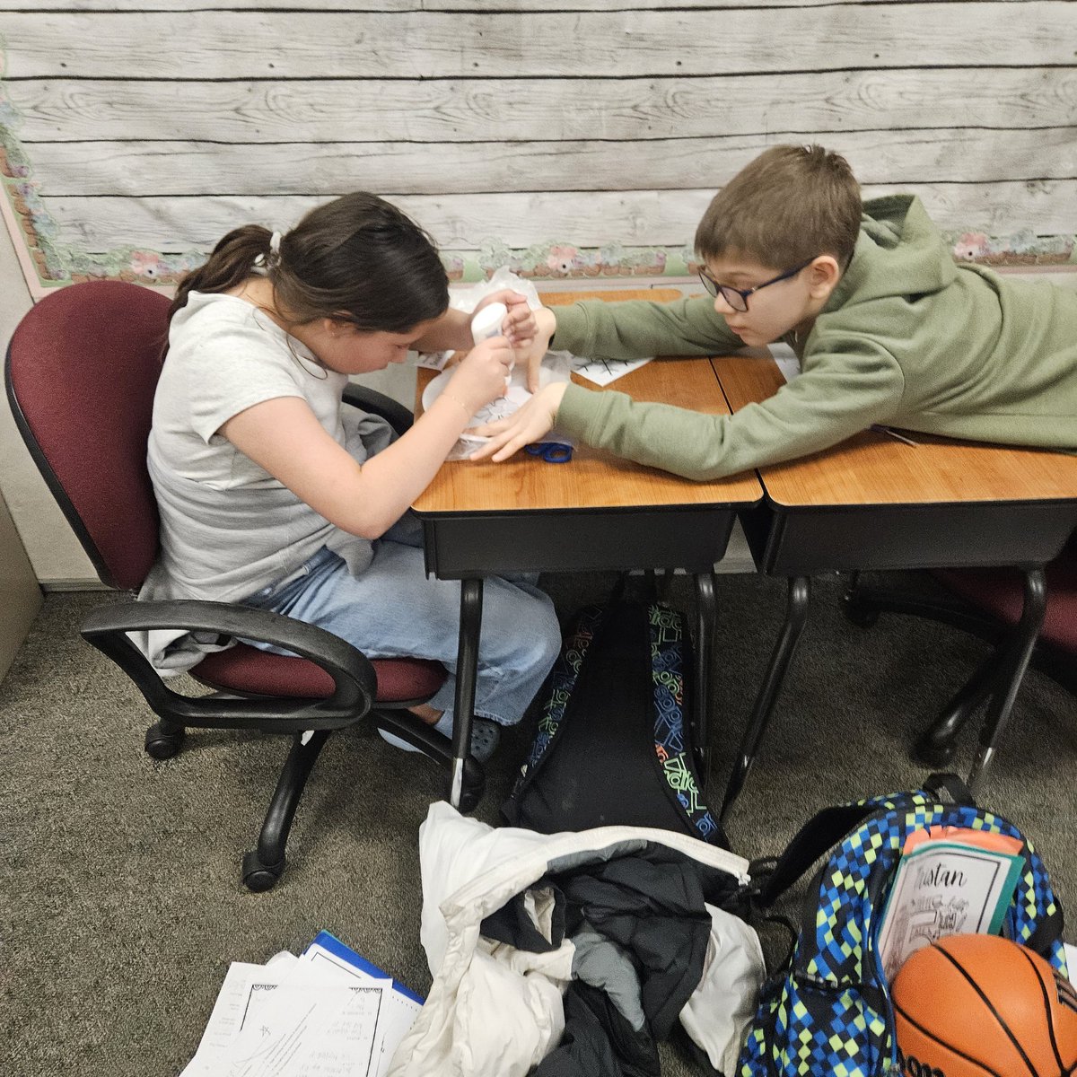 SarahThrush1's tweet image. Why is snow white?  #lightunit #mysteryscience #redlectionoflight #staycurious