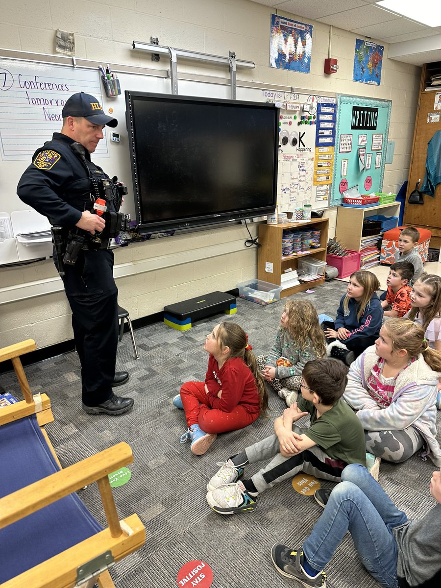 Mrs_Myhre_HES's tweet photo. Mystery reader stopped in today! Thanks for sharing knowledge and a story! #HLWWProud https://t.co/tkujWqzaOx