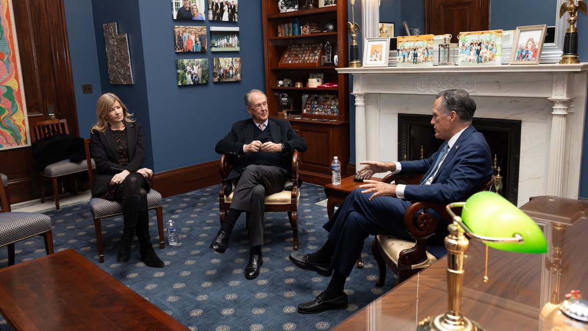 The U.S. economy is becoming critically fragile as we continue to ignore our public debt crisis. Without action, we risk economic and geopolitical collapse. Met with @BudgetHawks President @MayaMacGuineas & Erskine Bowles to discuss solutions that stabilize and decrease the debt.