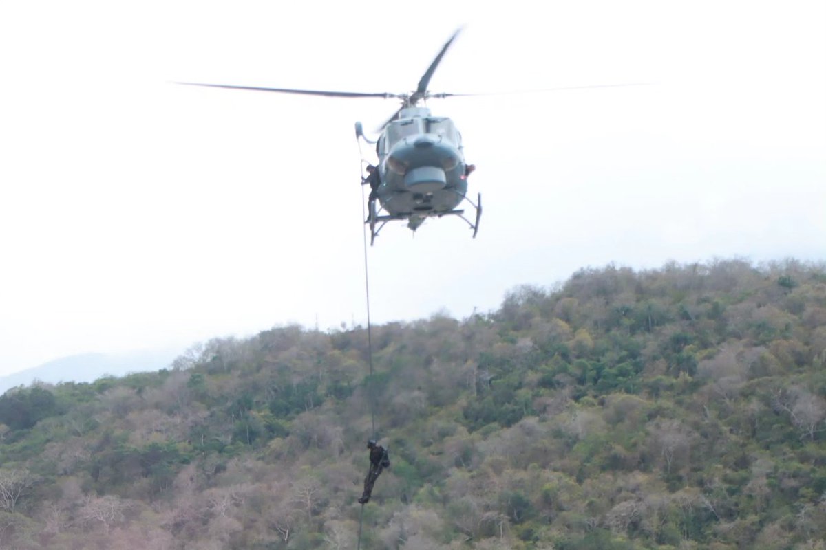 El Primer Timonel de la <a href="/ArmadaFANBVzla/">Armada_ve</a> ALM <a href="/NeilVillanvs/">Neil</a> Presidió el Acto de Graduación del 65° Curso Instrumental de Comandos de Mar. En el Apostadero Naval "TN Tomás Vega" Cuna de las Fuerzas Especiales del Componente Naval