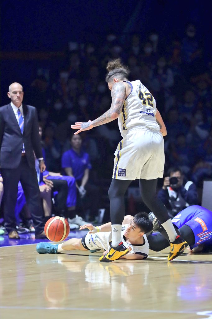 32Yukarikun's tweet photo. #BREX
#vs茨城戦
#高島紳司
#IsaacFotu
#GoodDefense💪
#NiceDive

泥臭く！！を体現😉❤カッコよ🥰 https://t.co/DoP0n9IKgB