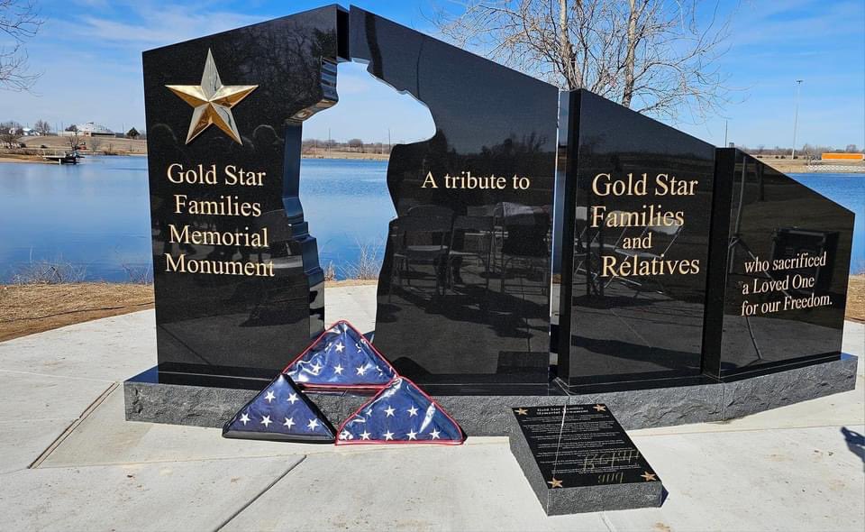mbrowncasaok's tweet photo. Honored to attend the unveiling of the Gold Star Family monument at Lawton’s Elmer Thomas Park. Being a GSF is an honor no one wants, but we are committed to ensuring our community is aware and consistently reminded of the price that is paid for the cause of freedom. https://t.co/0ynEFWJEga