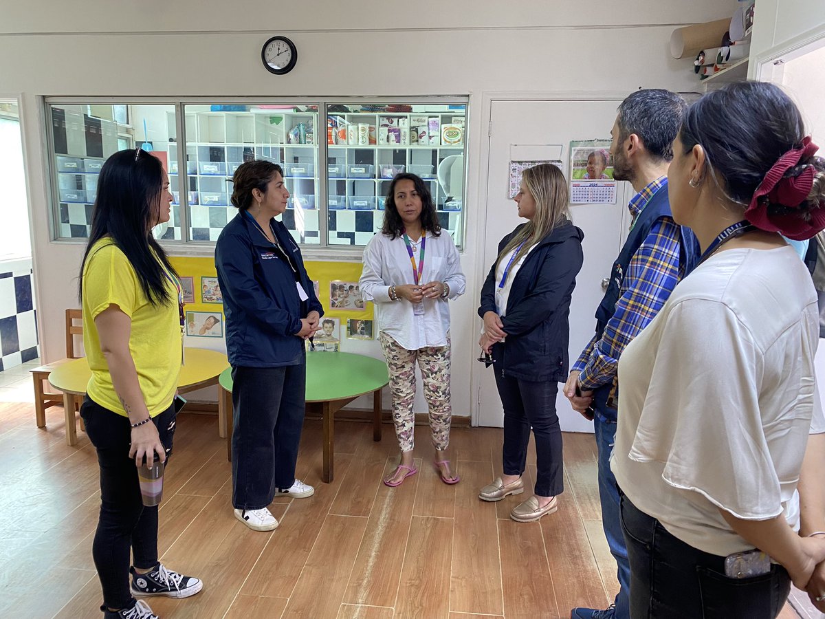 trivino_m's tweet photo. Luego, visitamos el jardín Pulgarcito, que también podrá acoger a niños y niñas afectados. De ahí nos trasladamos al albergue del colegio Teodoro Heuss acompañando a subsecretaria @lagos_lagoss, para terminar en @JUNJI_Valpo reuniendonos con equipos y representantes de @aprojunji https://t.co/ufceKdhp22