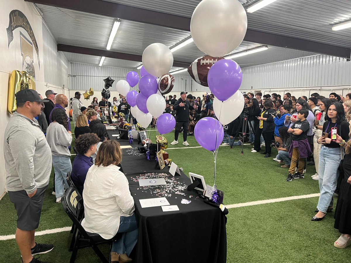 ✍️ Done deal. ✅

Happy National Signing Day to all of our student-athletes who committed to taking their talents to the next level! We are proud of you and can't wait to see what your future holds. Congratulations! 👏 #NSD2024 #AISDitstheheart