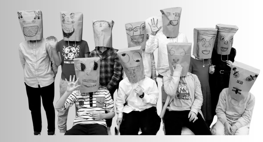 ctribo2's tweet photo. A l'Escola La Closa hem fet màscares amb bosses de paper a l'estil de Saul Steinberg, il·lustrador i caricaturista d'origen romanès. Ens hem divertit força!!!! Gràcies @3art_educa per ser font d'inspiració en l'Educació Artística: Visual i Plàstica. https://t.co/NBjnly9rLw