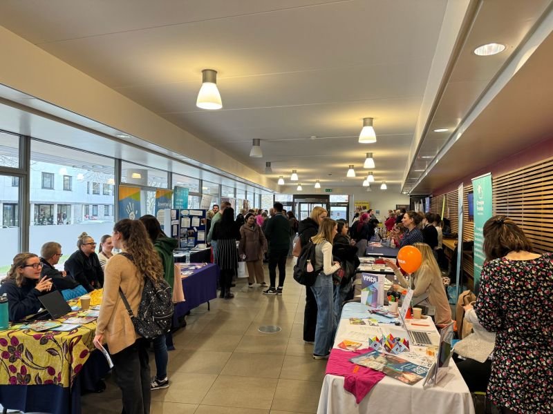 annablackettHE's tweet photo. The @UEACareers event Making A Difference to Society was great yesterday! Our @ba_edu_uea were very positive after attending dubbing it 'Brilliant!' and 'So useful'.
I was also happy to get a new pen courtesy of @IntoUniversity! Thank you to all involved. @uniofeastanglia https://t.co/4zU8eZ1Rfc