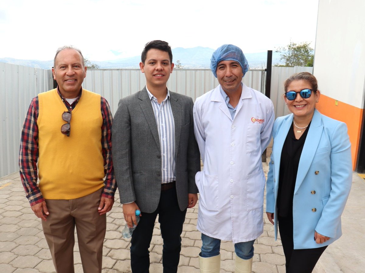 Fedexpor's tweet photo. En el marco del proyecto #GreenCircular ♻️, nuestro Presidente Ejecutivo, @fribade, junto con el embajador de @UEenEcuador, @EUAmbEcuador visitaron la planta de #Ovomas en #Tungurahua, una empresa innovadora dedicada al desarrollo de ovoproductos. https://t.co/pD0KMe82jQ