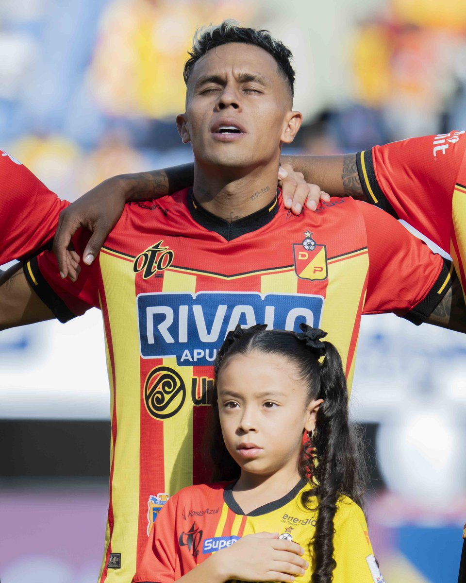 juanchorios14's tweet photo. Gracias Pereira, gracias a mi ciudad por este hermoso recibimiento, estoy muy feliz de volver 😀❤️ vine hacer historia 🦁⚔️ #juanchorios14 #Pereira 💛♥️ vamos @corpereira 💪🏽 https://t.co/cUV3omfnVu