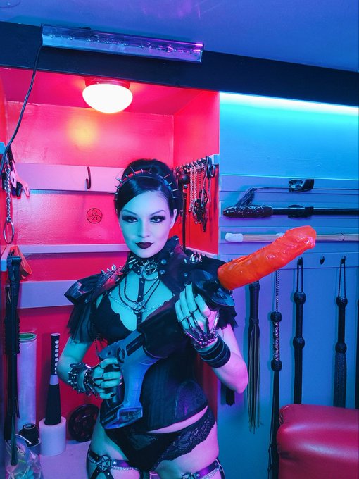 My page is 70% off right now  https://t.co/UmiJDmoMje https://t.co/wyHC5mgkZu