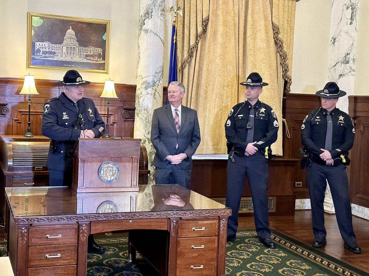 LtCol_KelleyISP's tweet photo. ISP proudly stands with @GovernorLittle to reinforce our commitment to combat illegal drugs and human trafficking in Idaho. The upcoming border deployment is an opportunity for enhanced training and will strengthen statewide collaboration with our law enforcement partners. https://t.co/HR63d1qoCJ