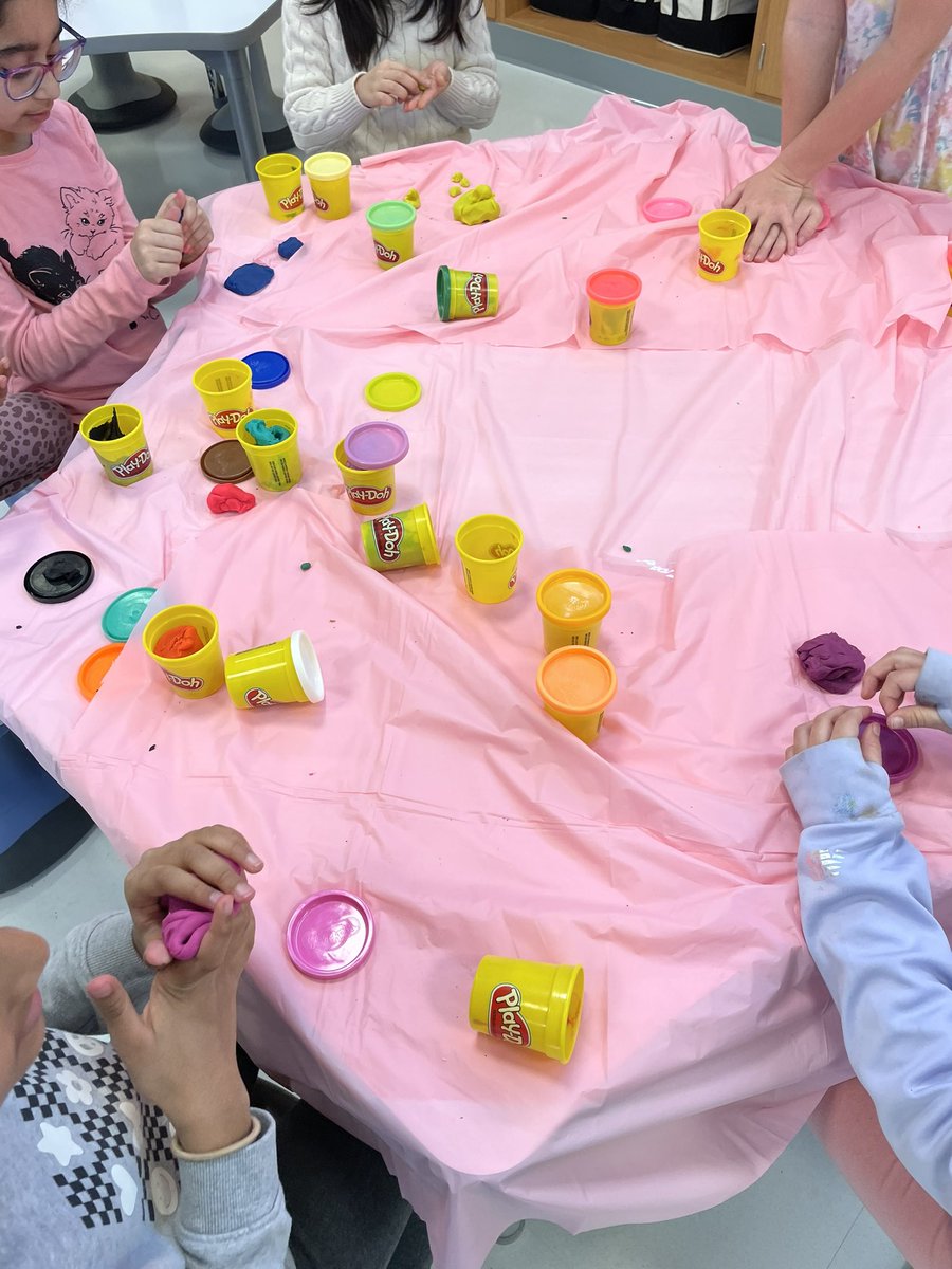 DNLibraryLady's tweet photo. Today we celebrated #GlobalPlayDay at Dutch Neck. It was so much fun seeing our students freely explore the library resources, including some that rarely come out (Play-doh is much more fun with tile!). @DutchNeckWWP @WWP_Schools https://t.co/CO2g55Amhp
