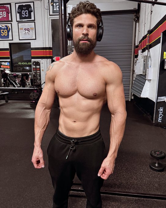 Phew, workout complete! Who's up for a steamy shower session together? 👀😈 https://t.co/pB1wJmgtQe<a href="/tag/fitnessgoals"class="tags"><span>#fitnessgoals</span></a><a href="/tag/vitaminsea"class="tags"><span>#vitaminsea</span></a><a href="/tag/beachworkout"class="tags"><span>#beachworkout</span></a>