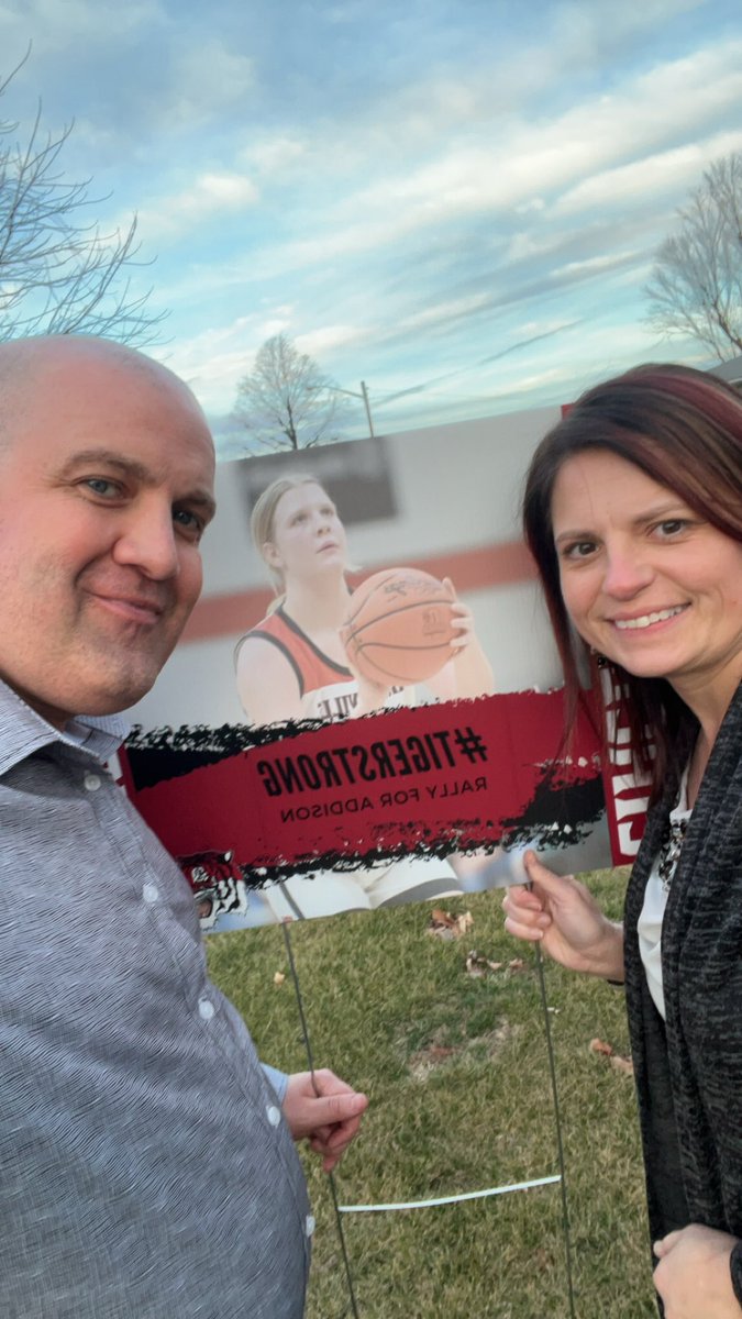 johnstrawser91's tweet photo. We are all with you @AddisonEdgin00!! Get stronger EVERYDAY!!! @joannalayne74 @crazw3 #TigerStrong #AddisonStrong 🐅💪🏽💪🏽🐅 https://t.co/HqHj1zyzMU