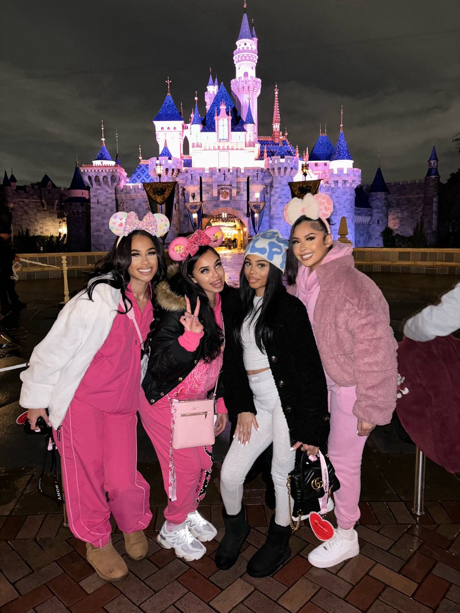 Galentine’s w/ my girls 🩷