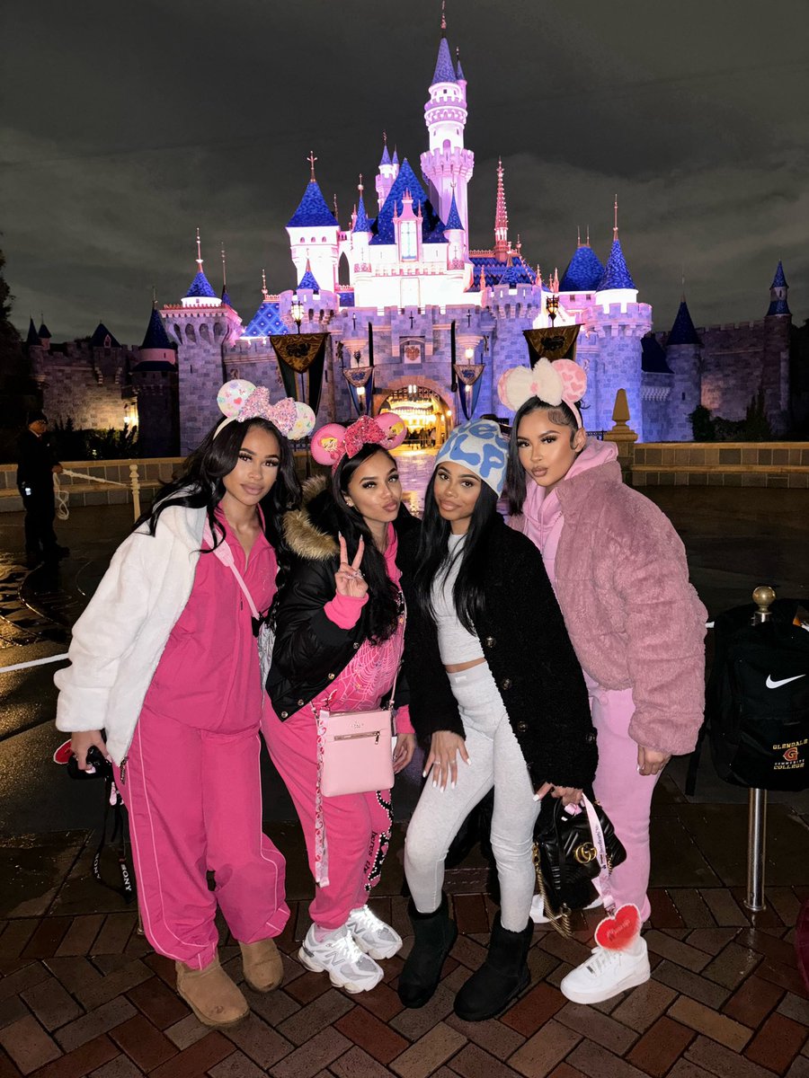 bosssyb2's tweet photo. Galentine’s w/ my girls 🩷 https://t.co/APeeEBgPEF