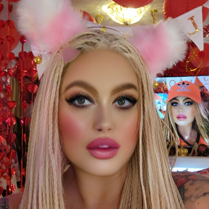 Live and Streaming now!  Link in my Profile  #Barbie #mixtress #tattooart https://t.co/WhEoVM43BI<a href="/tag/barbie"class="tags">#Barbie</a><a href="/tag/tattooart"class="tags"><span>#tattooart</span></a><a href="/tag/mixtress"class="tags"><span>#mixtress</span></a>