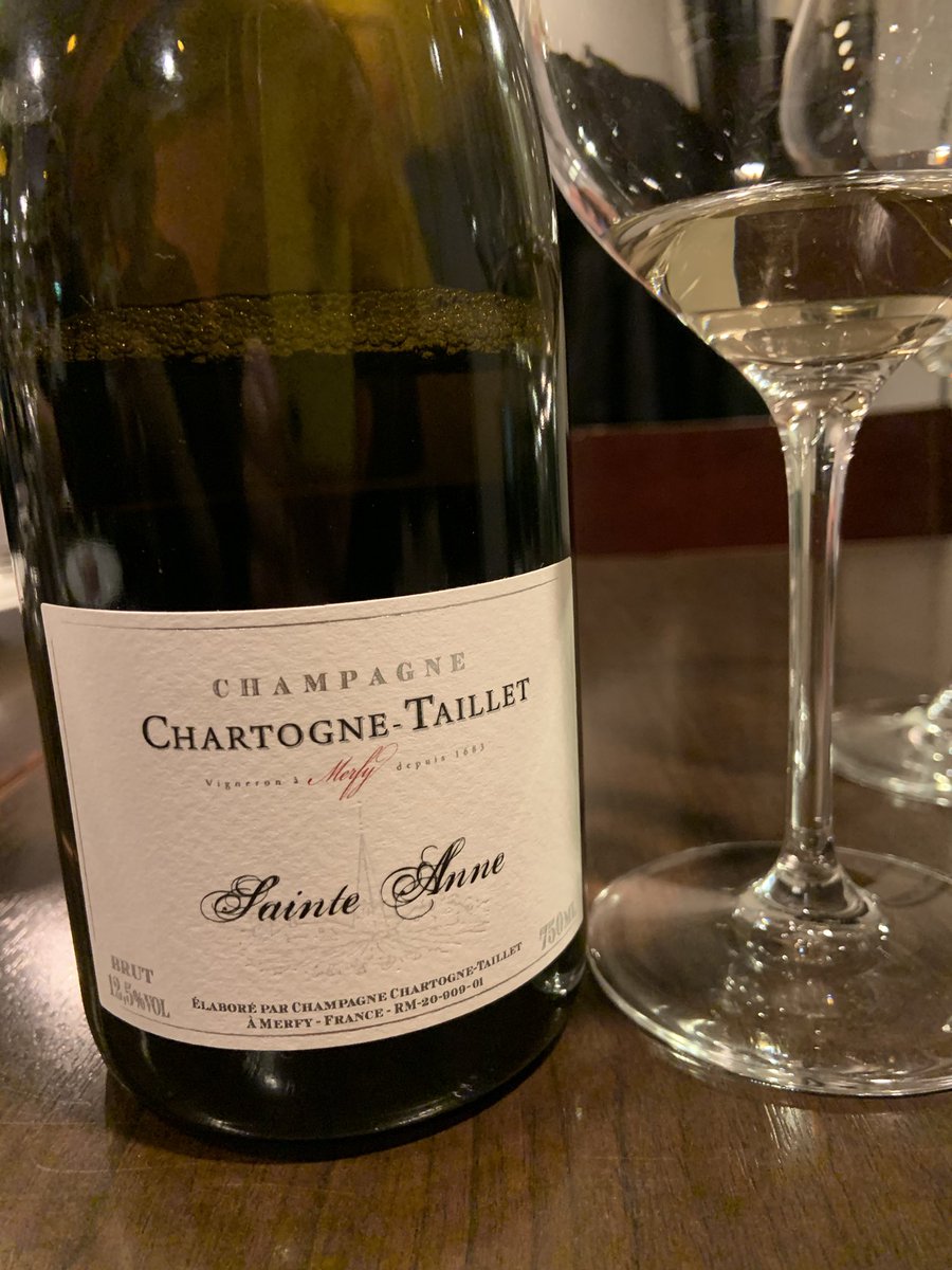 🍾RMシャンパーニュを飲み比べる会🍾
こんなに飲み比べる事、なかなか出来ないから勉強になった😆
特にロゼシャン3種飲み比べは個性豊かでどれもそれぞれ素敵🌸
1番好みはSaint Anne Brut （Chartogne-Taillet）🍇
少し古めのリザーブワインが入ってるのかな？って思わせる感じが好き🧡
