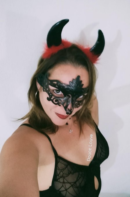 doucelouve9🔞Laissez-vous tenter par ma sensualit&eacute;, regardez-moi me d&eacute;shabiller et m'explorer. Rejoignez-moi<a href="/tag/lesbianxxx"class="tags"><span>#lesbianxxx</span></a>